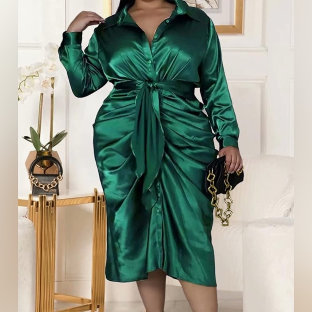 T B Emerald Green Satin Long Sleeve Dress missing belt